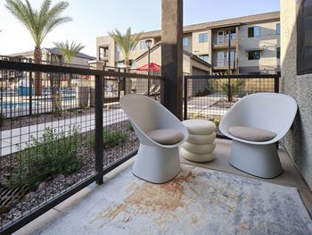 Private patios/balconies